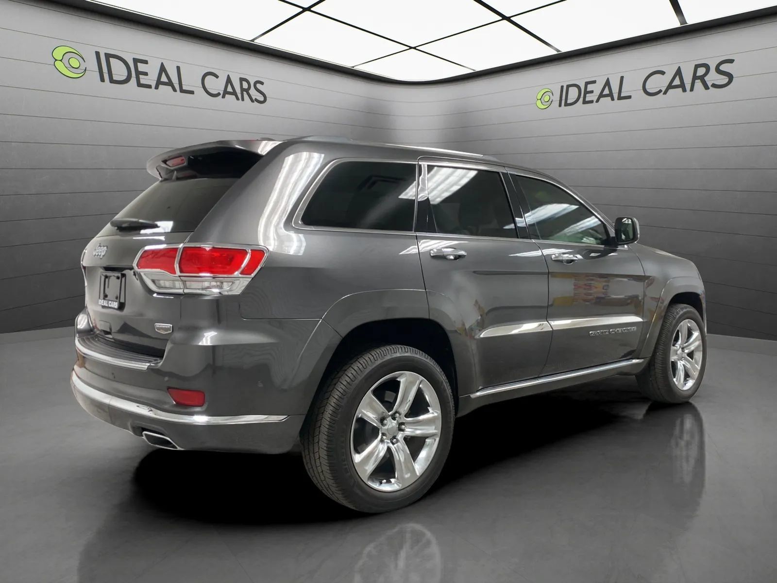 Used 2017 Jeep Grand Cherokee Summit AWD/4WD image 5