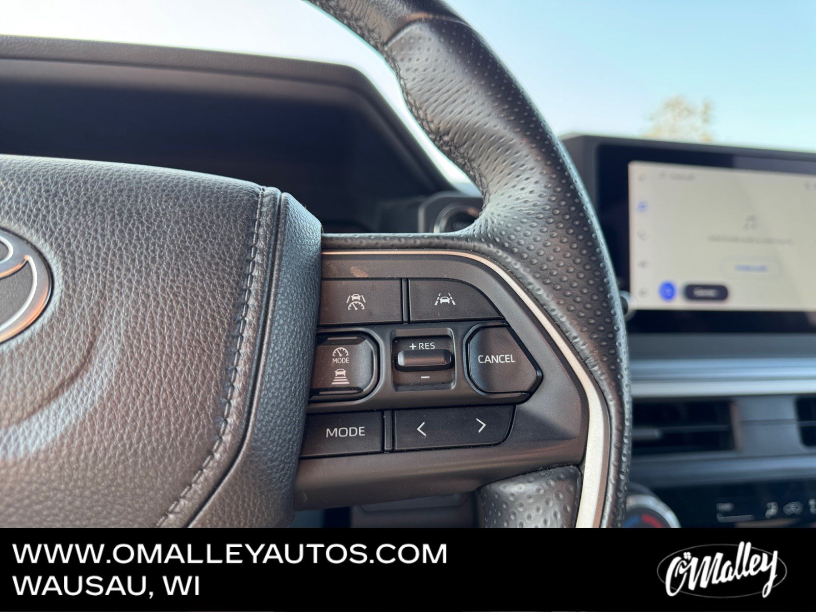 Used 2025 Toyota 4Runner SR5 AWD/4WD image 17