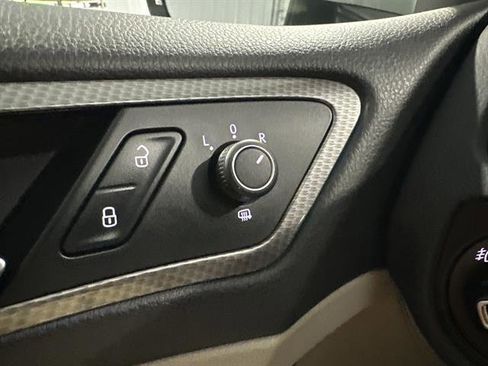 Used 2017 Volkswagen Golf SE image 30