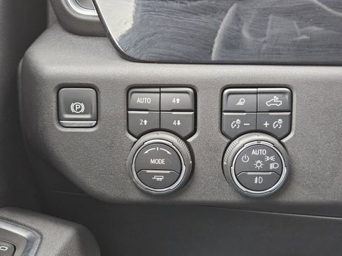 Used 2025 Chevrolet Silverado 1500 High Country w/ High Country Premium Package image 23