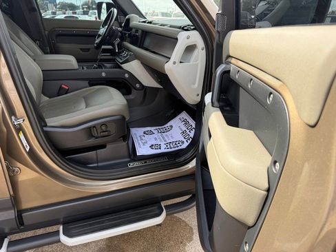 Used 2020 Land Rover Defender 110 First Edition image 17