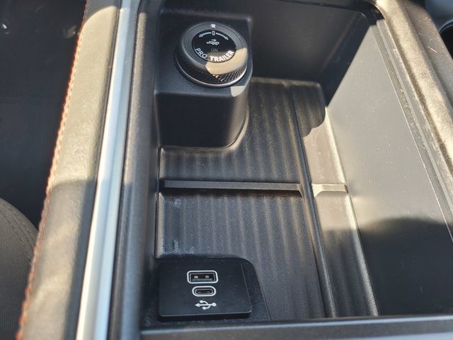 Used 2025 Ford Expedition Active AWD/4WD image 25