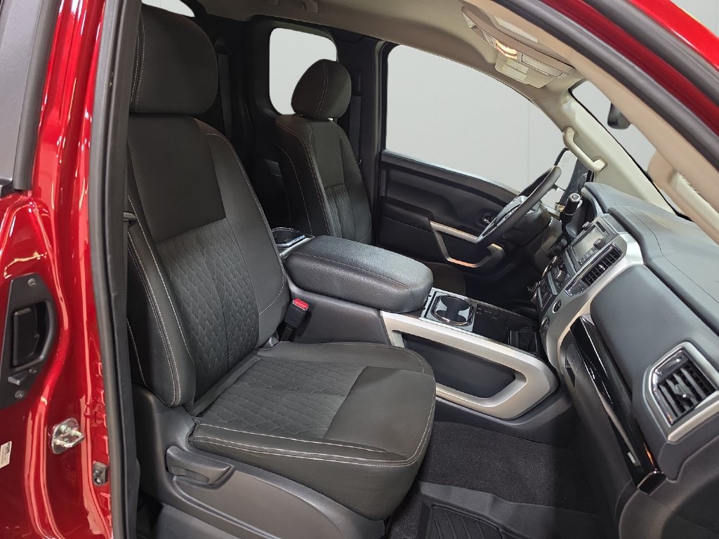 Used 2017 Nissan Titan SV AWD/4WD image 18