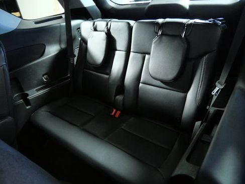 Used 2022 Ford Explorer Limited w/ Equipment Group 301A AWD/4WD image 13