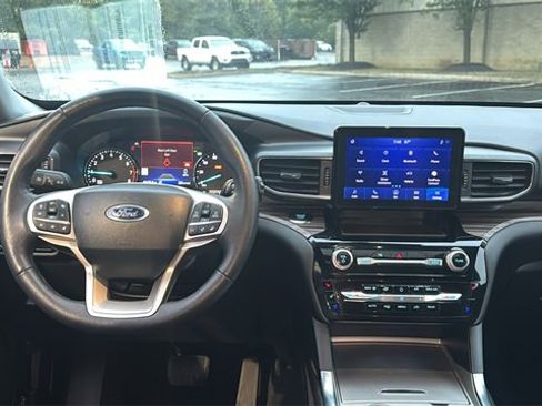 Used 2024 Ford Explorer Limited image 11