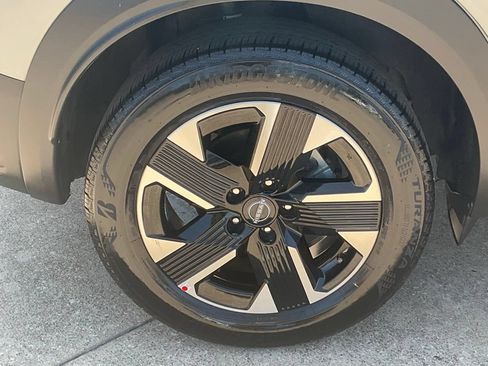 Used 2025 Nissan Kicks SV AWD/4WD image 7