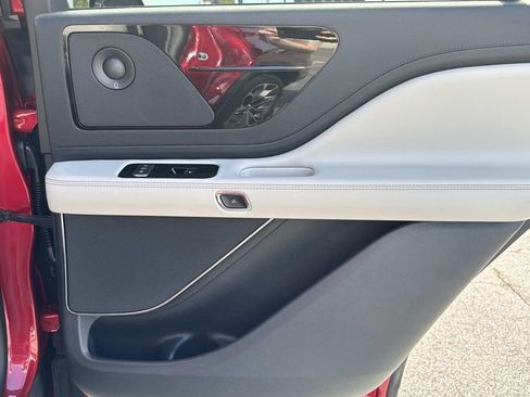New 2025 Lincoln Aviator AWD w/ Equipment Group 101A image 16
