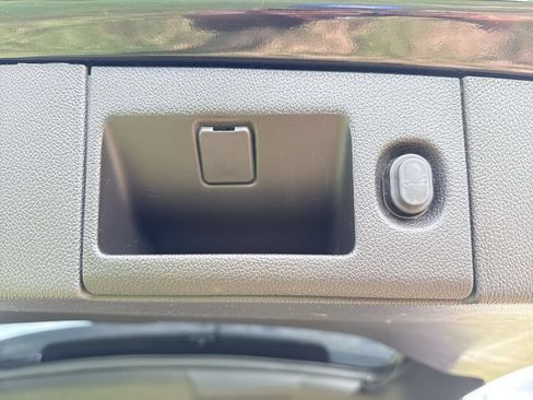 Used 2016 Cadillac Escalade Luxury AWD/4WD image 18