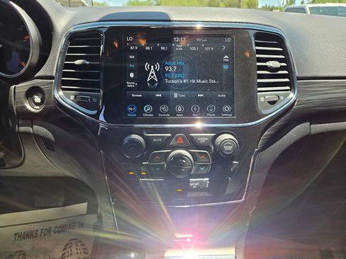 Used 2020 Jeep Grand Cherokee Altitude RWD image 30