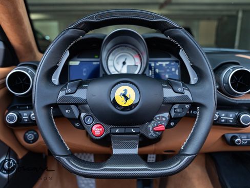 Used 2022 Ferrari 812 GTS image 16