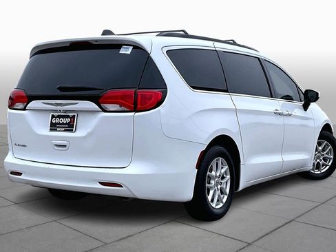 Used 2021 Chrysler Voyager Lxi image 12