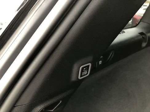 Used 2022 Jeep Grand Cherokee Overland w/ Adv Protech Group III image 34