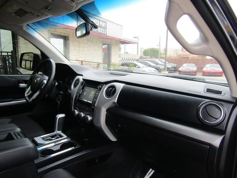 Used 2016 Toyota Tundra SR5 w/ SR5 Upgrade Package image 10