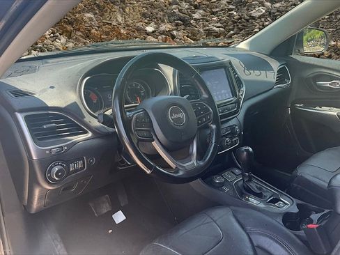 Used 2021 Jeep Cherokee Limited image 10