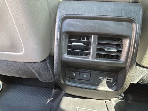 Used 2022 Cadillac XT4 Luxury w/ Cold Weather Package image 28