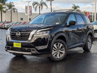 New 2025 Nissan Pathfinder SL w/ Lighting Package (N92)