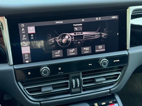 Certified 2024 Porsche Macan AWD/4WD image 21