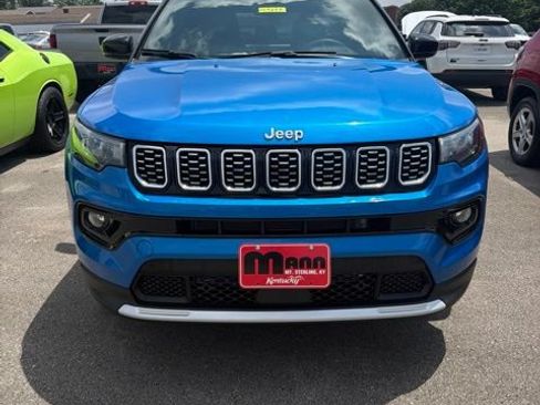 Used 2024 Jeep Compass Limited AWD/4WD image 2
