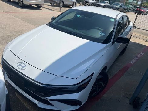 Used 2025 Hyundai Elantra Sport FWD image 1