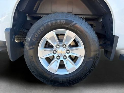 Used 2021 Chevrolet Silverado 1500 LT AWD/4WD image 32