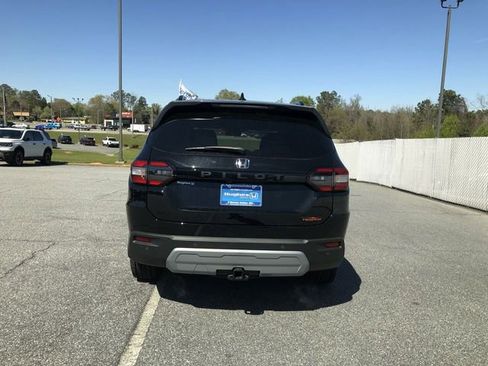 Certified 2025 Honda Pilot TrailSport image 7