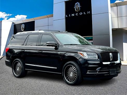 Used 2021 Lincoln Navigator Reserve image 1