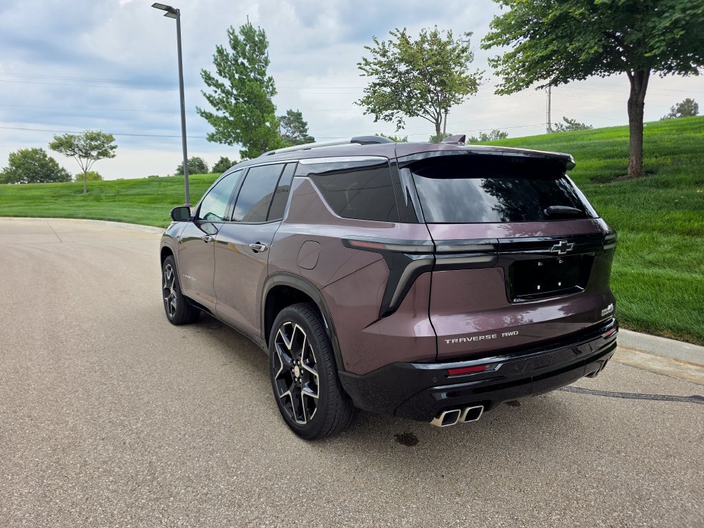 Used 2025 Chevrolet Traverse High Country w/ LPO, Floor Liner Package AWD/4WD image 14