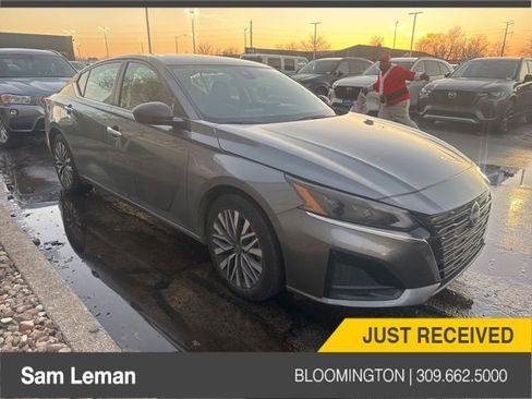 Used 2024 Nissan Altima 2.5 SV image 2