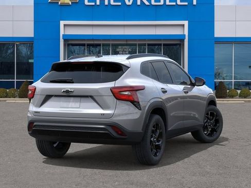 New 2026 Chevrolet Trax LT w/ Midnight Edition FWD image 4