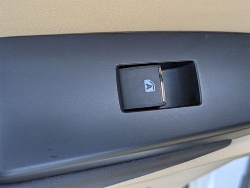 Used 2016 Toyota Highlander Limited image 30