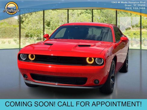 Used 2020 Dodge Challenger SXT w/ Plus Package RWD image 1