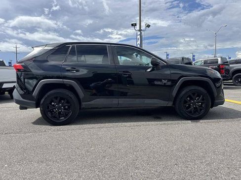 Used 2022 Toyota RAV4 LE FWD image 4