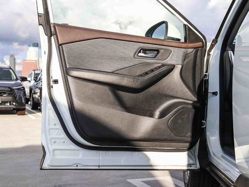 Used 2023 Nissan Rogue SV image 22