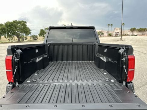 Used 2025 Toyota Tacoma SR AWD/4WD image 32