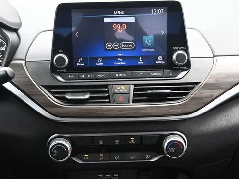 Used 2024 Nissan Altima 2.5 SV FWD image 27