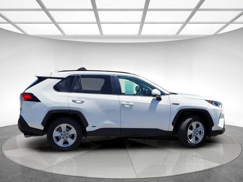 Used 2020 Toyota RAV4 XLE w/ Convenience Package AWD/4WD image 2