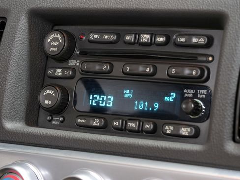 Used 2005 Chevrolet SSR w/ Preferred Equipment Group image 62