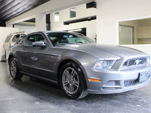 Used 2013 Ford Mustang Premium image 27