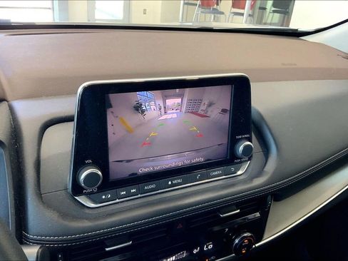 Used 2022 Nissan Rogue SV image 11