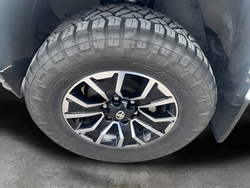 Used 2022 Toyota Tacoma TRD Sport w/ Technology Package image 26