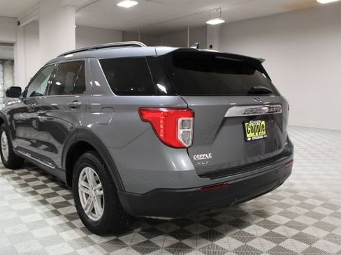 Used 2023 Ford Explorer XLT image 8