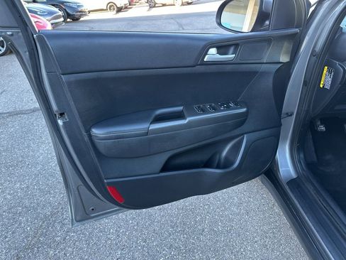 Used 2018 Kia Sportage LX w/ LX Popular Package image 16