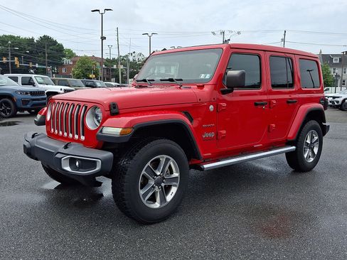 Used 2019 Jeep Wrangler Unlimited Sahara AWD/4WD image 3