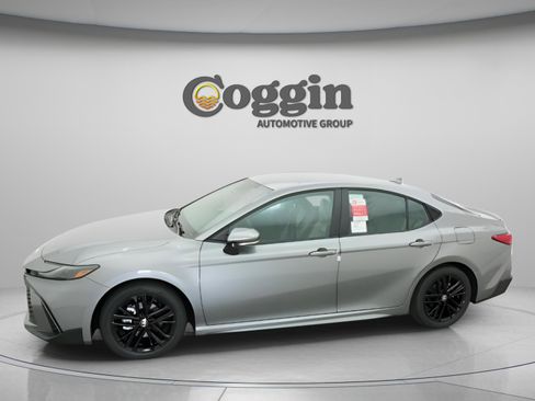 New 2026 Toyota Camry SE FWD image 3