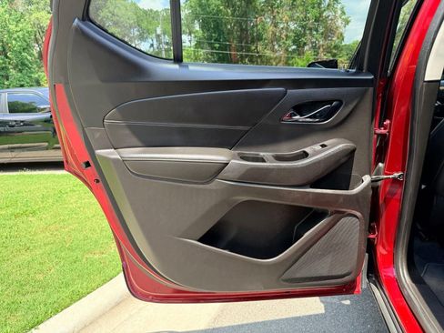 Used 2020 Chevrolet Traverse LT FWD image 31