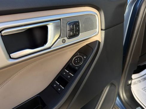 Used 2020 Ford Explorer Limited w/ Hybrid Equipment Group 310A image 24