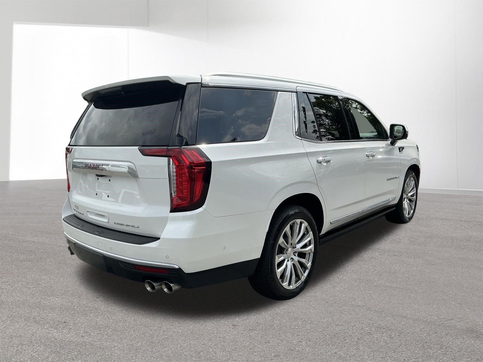 Used 2023 GMC Yukon Denali w/ Denali Reserve Package AWD/4WD image 3