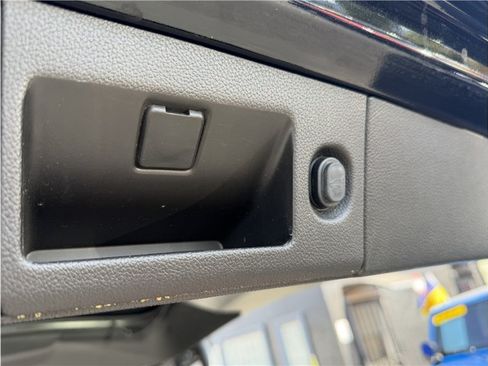 Used 2018 Chevrolet Suburban LT AWD/4WD image 21