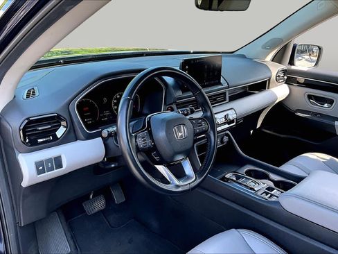 Certified 2025 Honda Pilot Touring image 17