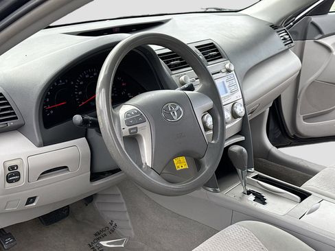 Used 2010 Toyota Camry image 4